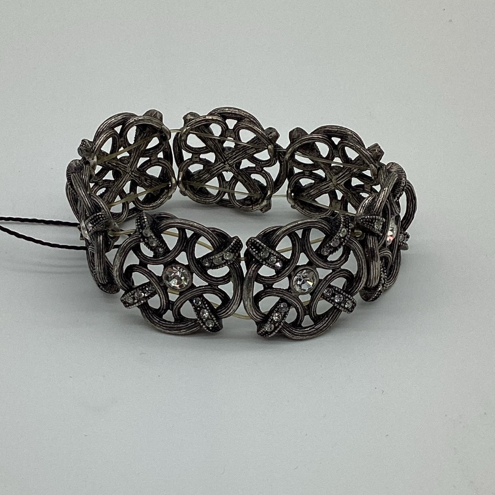 804. Antique Gunmetal Gray Floral Stretch Bracelet